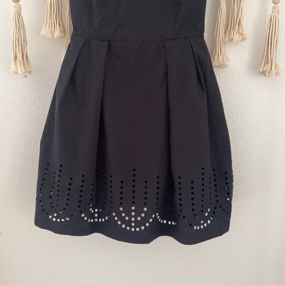 Gap black sleeveless poplin dress zip up pleated style with bike punch design 2 - Picture 2 of 14